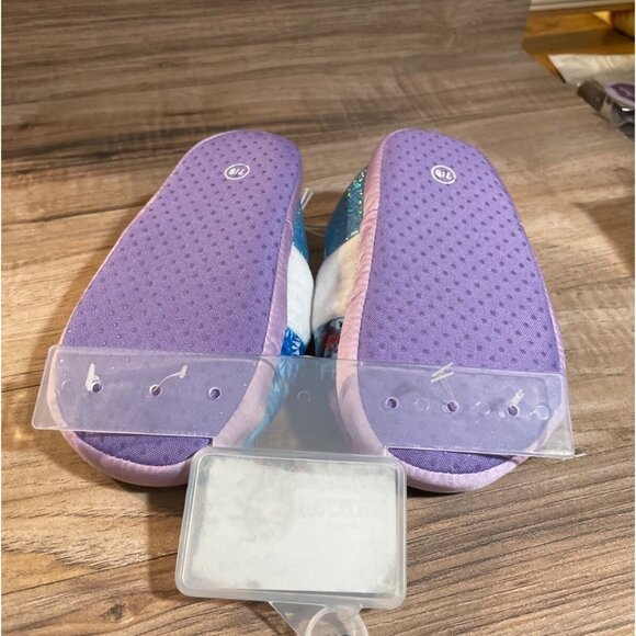 Disney Frozen Kids Girls  Slippers Size 7/8 Featuring Elsa & Anna Gift - Picture 3 of 7